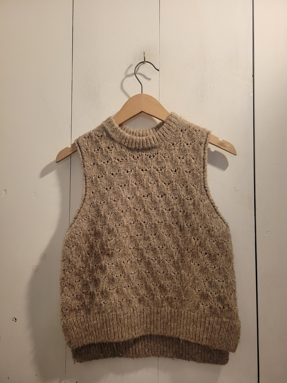 Universal Thread Openwork Knit Sleeveless Sweater Vest in Beige XS
